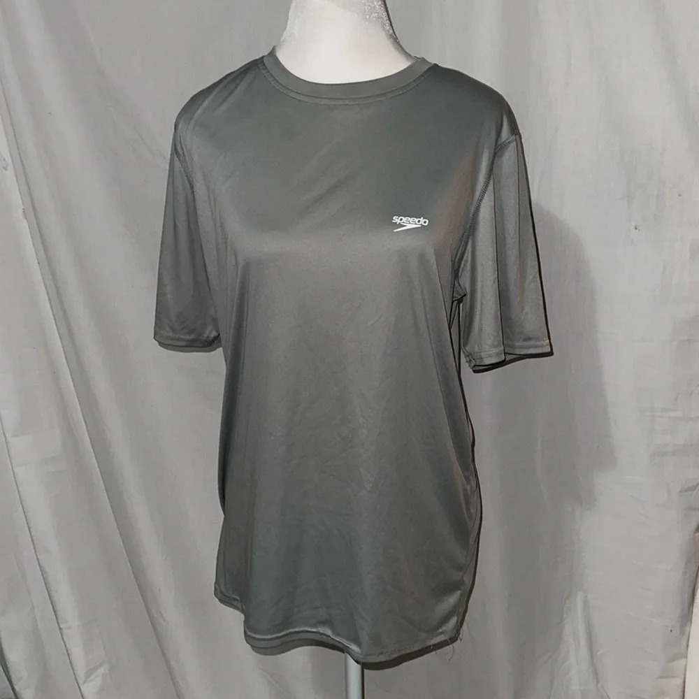 Men's gray Speedo quick dry tshirt size small